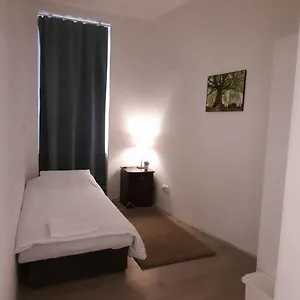  Hostel W&v